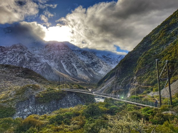 Suspension bridge over Hooker Valley