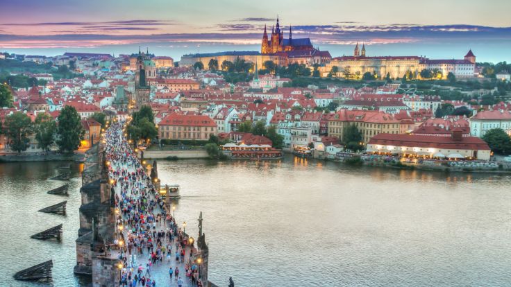 Charles Bridge & Prague Castle as dusk is setting