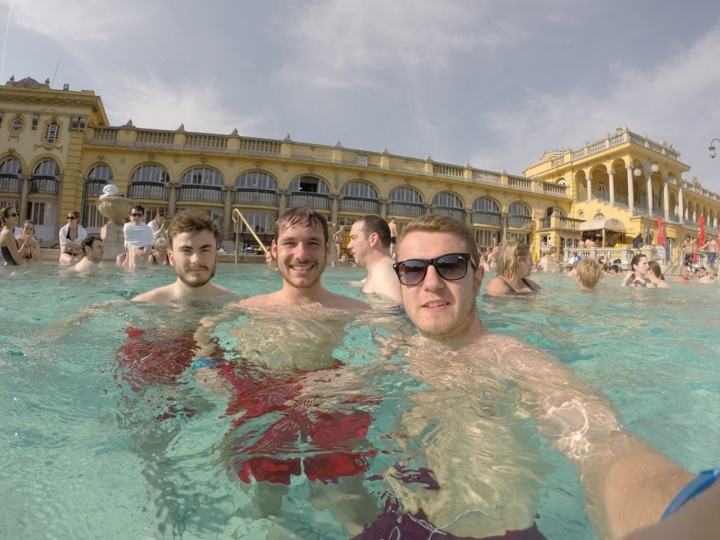 3 friends take a selfie in Széchenyi thermal baths