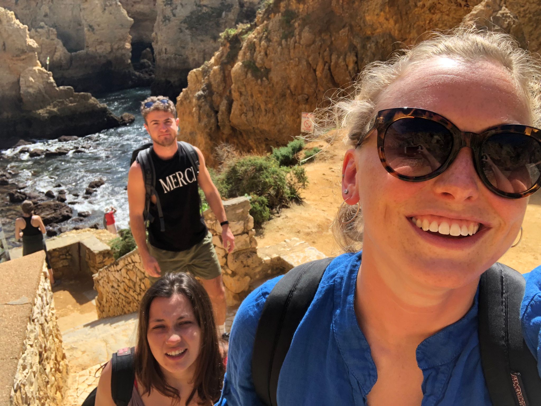 3 friends take a selfie on a hike